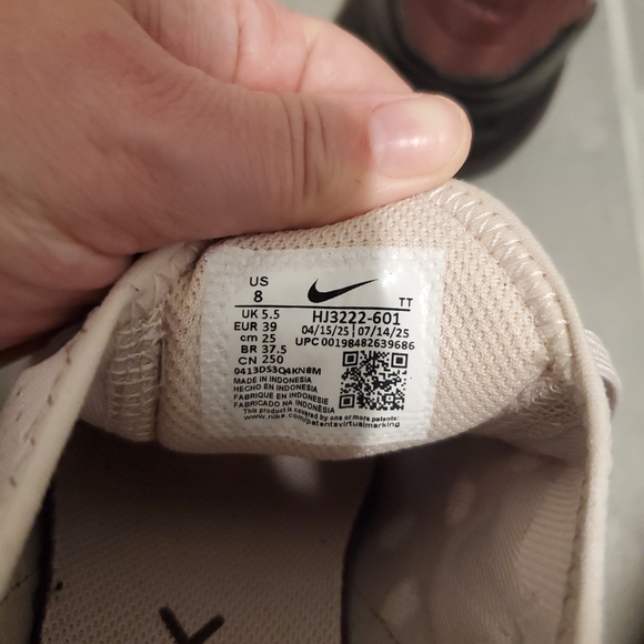 Like New Nike Women's Air Max 270 in Mauve and Burgundy. Size 8. #SW - Picture 10 of 11